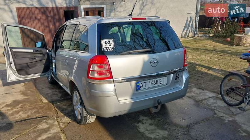 Мінівен Opel Zafira 2010 в Івано-Франківську