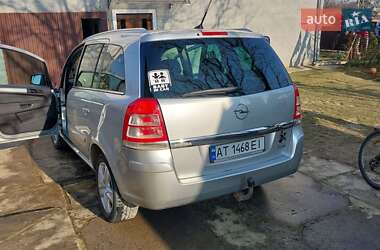 Минивэн Opel Zafira 2010 в 