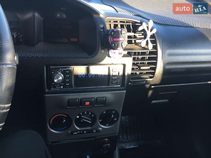 Минивэн Opel Zafira 2003 в Буске