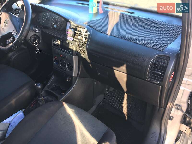 Минивэн Opel Zafira 2003 в Буске