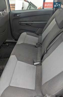 Минивэн Opel Zafira 2005 в 