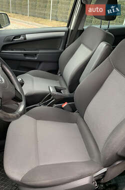 Минивэн Opel Zafira 2011 в 
