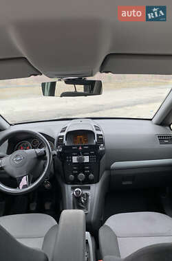 Минивэн Opel Zafira 2011 в 