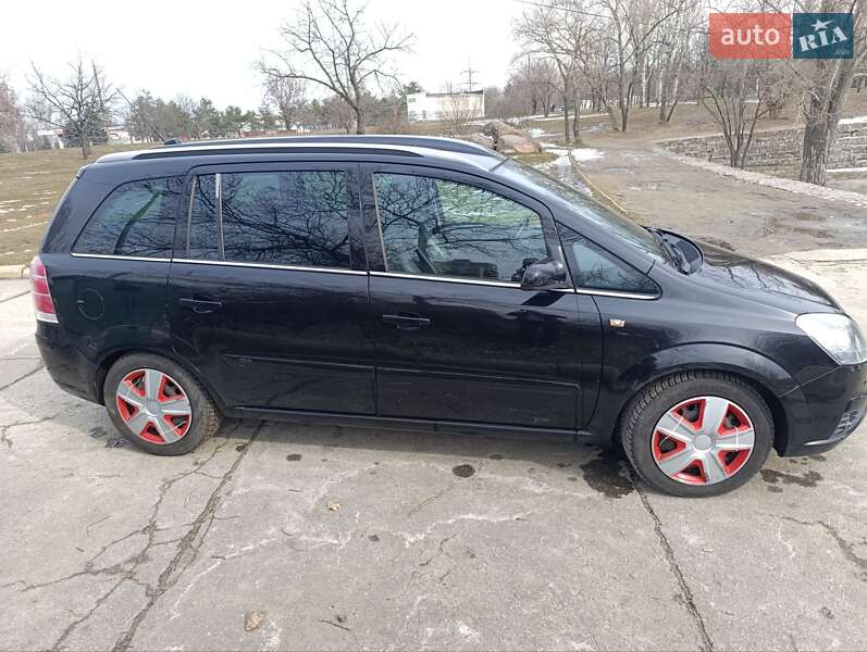 Минивэн Opel Zafira 2005 в Днепре