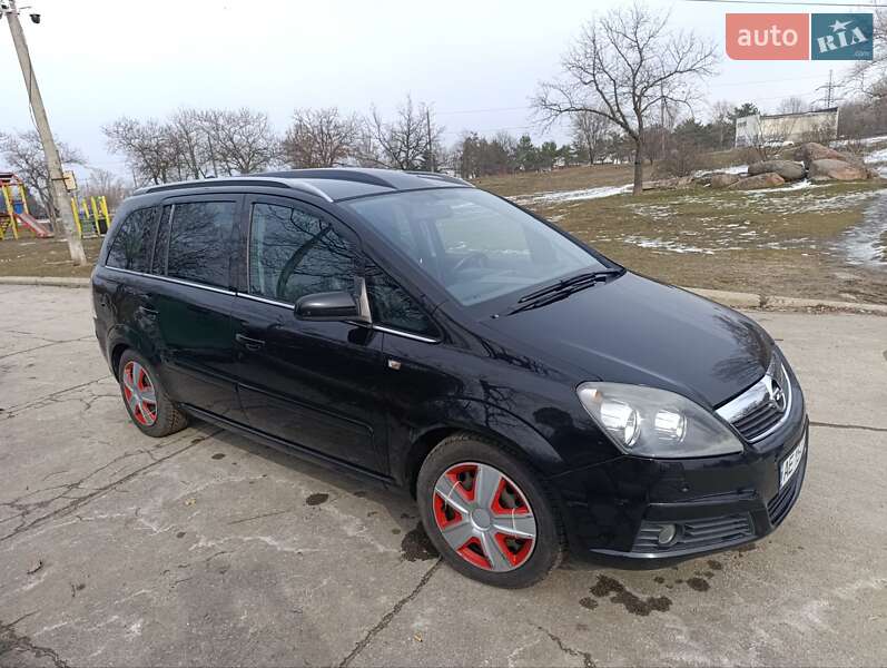 Минивэн Opel Zafira 2005 в Днепре