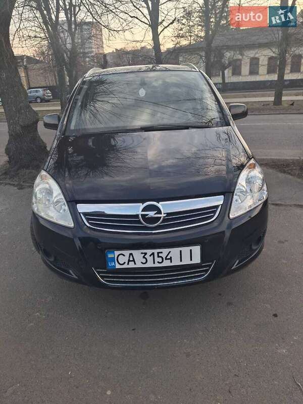 Минивэн Opel Zafira 2009 в 