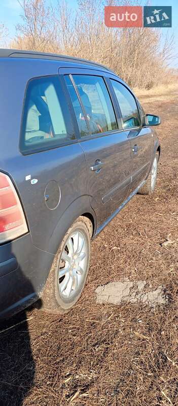 Минивэн Opel Zafira 2005 в Носовке
