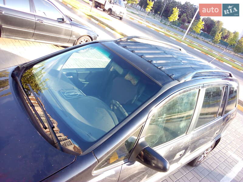 Минивэн Opel Zafira 2002 в Киеве
