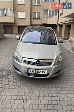 Минивэн Opel Zafira 2010 в 