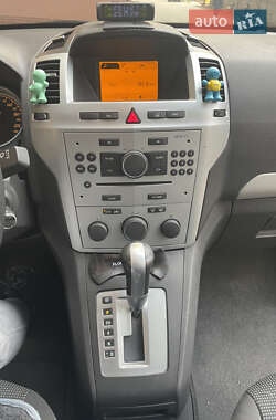 Минивэн Opel Zafira 2010 в 