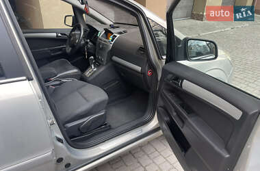 Минивэн Opel Zafira 2010 в 