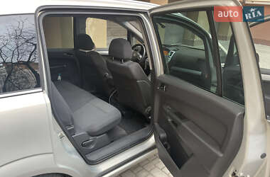 Минивэн Opel Zafira 2010 в 
