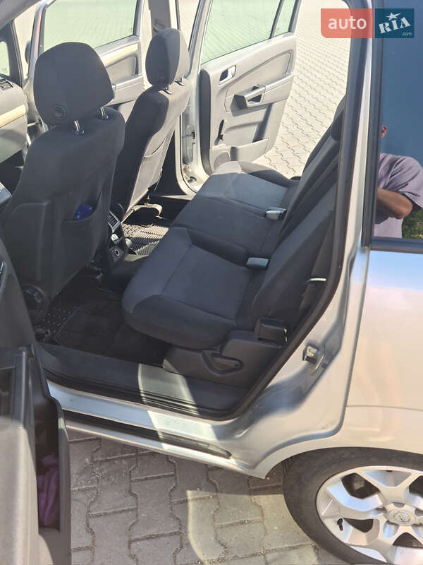 Мінівен Opel Zafira 2008 в Івано-Франківську