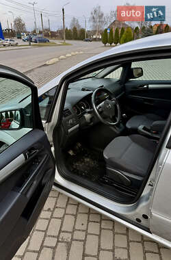 Минивэн Opel Zafira 2011 в 