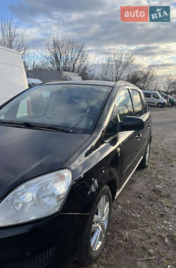 Минивэн Opel Zafira 2010 в 
