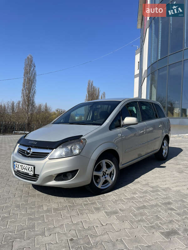 Минивэн Opel Zafira 2011 в 