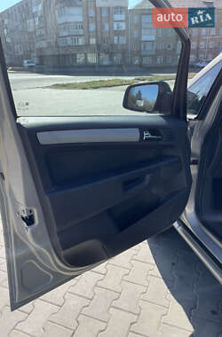 Минивэн Opel Zafira 2011 в 