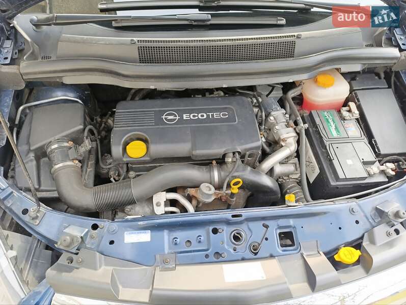 Мінівен Opel Zafira 2012 в Радомишлі