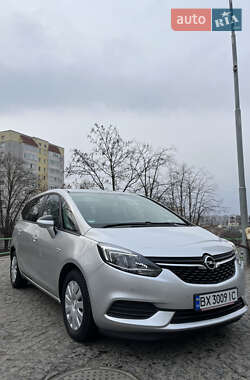 Минивэн Opel Zafira 2018 в 