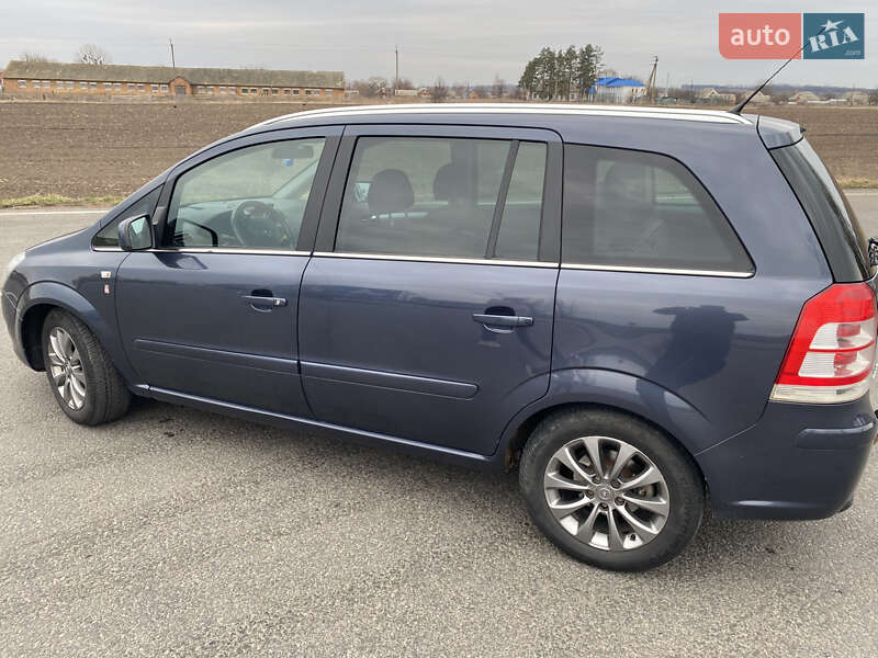 Минивэн Opel Zafira 2010 в Ромнах фото 5 Минивэн Opel Zafira 2010 в Ромнах
