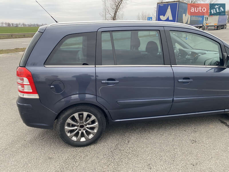 Минивэн Opel Zafira 2010 в Ромнах фото 9 Минивэн Opel Zafira 2010 в Ромнах
