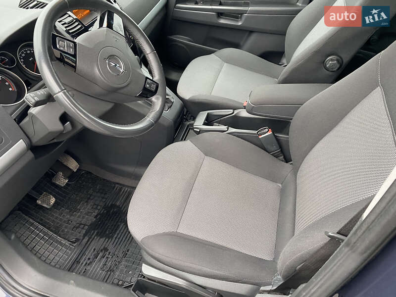 Минивэн Opel Zafira 2010 в Ромнах фото 19 Минивэн Opel Zafira 2010 в Ромнах