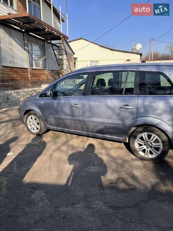 Минивэн Opel Zafira 2010 в Золотоноше