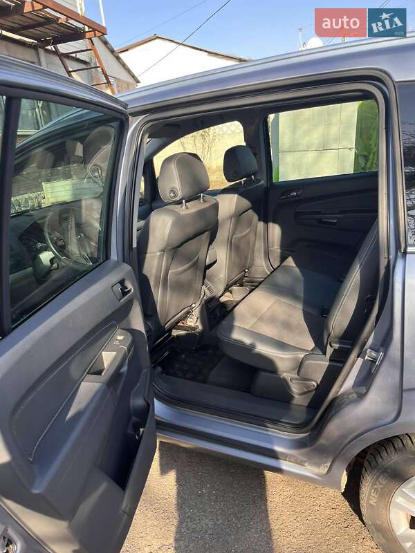 Минивэн Opel Zafira 2010 в Золотоноше