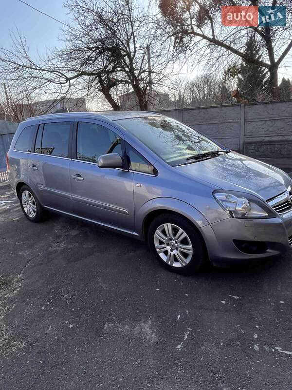 Минивэн Opel Zafira 2010 в Золотоноше