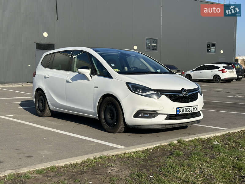 Opel Zafira 2016