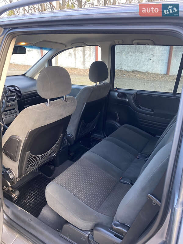 Мінівен Opel Zafira 2004 в Умані