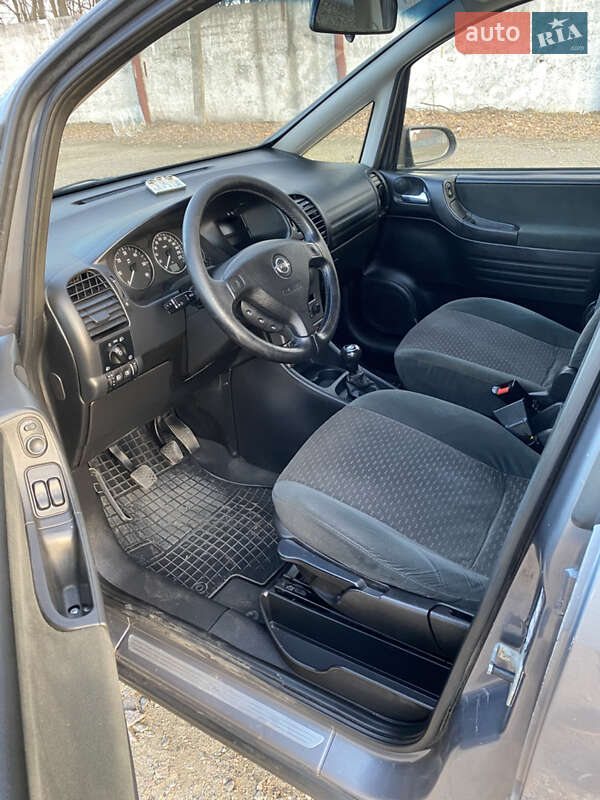 Мінівен Opel Zafira 2004 в Умані