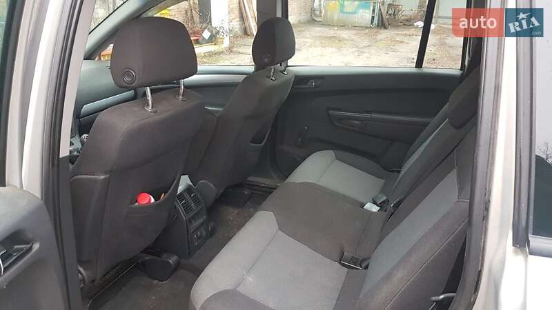 Минивэн Opel Zafira 2005 в Киеве