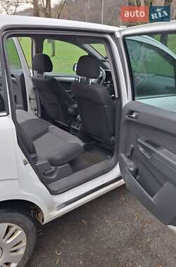 Минивэн Opel Zafira 2010 в 