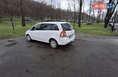 Минивэн Opel Zafira 2010 в 