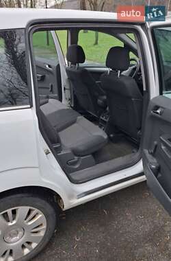 Минивэн Opel Zafira 2010 в 