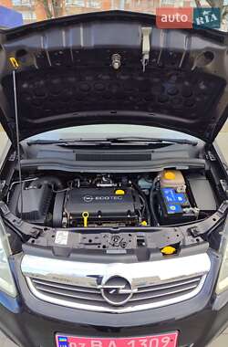 Минивэн Opel Zafira 2009 в 