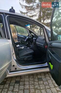 Минивэн Opel Zafira 2009 в 