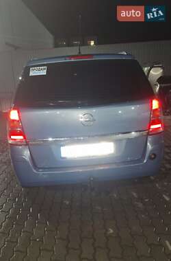 Минивэн Opel Zafira 2007 в 