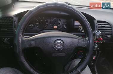 Минивэн Opel Zafira 1999 в 