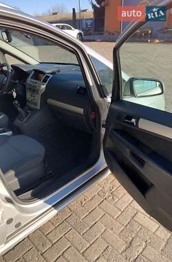 Минивэн Opel Zafira 2008 в 