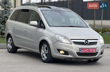 Минивэн Opel Zafira 2010 в 