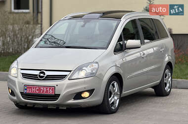 Минивэн Opel Zafira 2010 в 