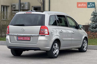 Минивэн Opel Zafira 2010 в 