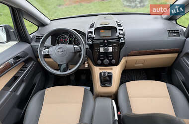 Минивэн Opel Zafira 2010 в 