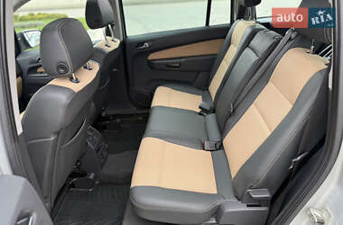 Минивэн Opel Zafira 2010 в 