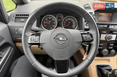 Минивэн Opel Zafira 2010 в 