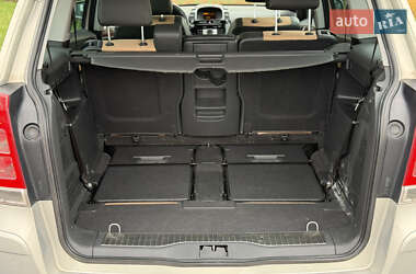 Минивэн Opel Zafira 2010 в 
