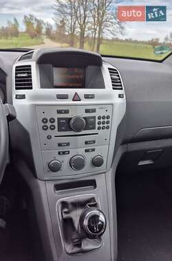 Минивэн Opel Zafira 2009 в 