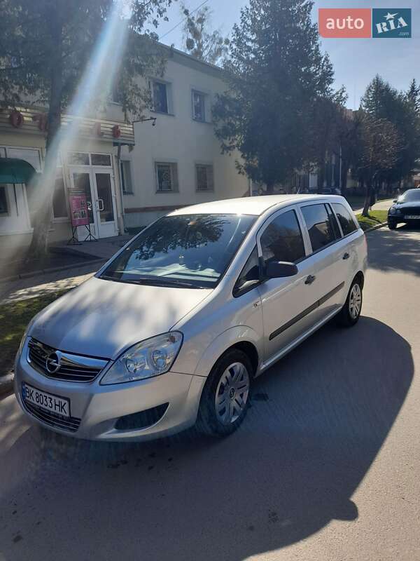 Минивэн Opel Zafira 2009 в Сарнах